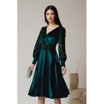 Rochie Ella Collection Elif eleganta din catifea verde cu paiete pe maneci si talie