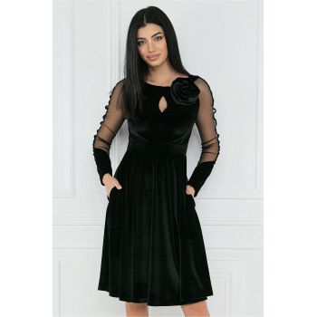 Rochie MBG eleganta din catifea neagra cu maneci din tull si floare pe bust