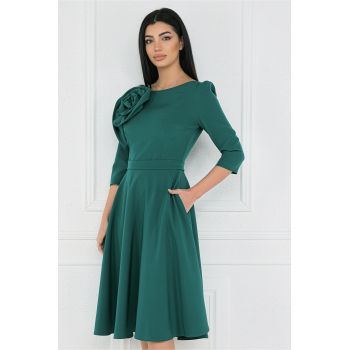 Rochie MBG office din stofa verde cu floare pe bust