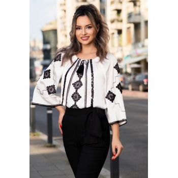 Bluza Effect alba tip ie din satin cu broderie traditionala neagra