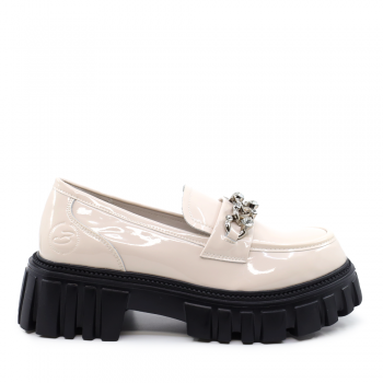 Pantofi tip loafer femei Benvenuti bej din piele lăcuită cu lanț deco 3748dp501lbe