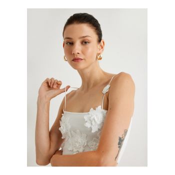 Top crop cu aplicatii cu model floral