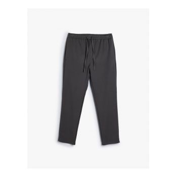 Pantaloni de trening cu snur de ajustare in talie