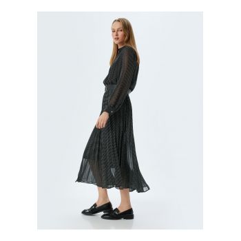 Rochie midi cu buline si maneci lungi