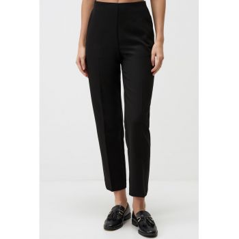 Pantaloni crop cu croiala dreapta