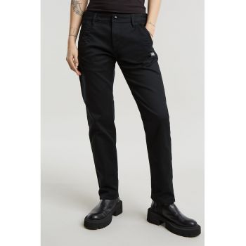 Pantaloni chino cu buzunare oblige