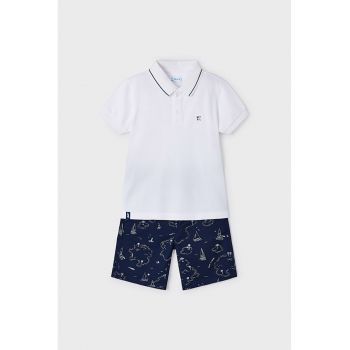 Set de pantaloni scurti cu imprimeu si tricou polo