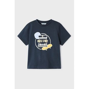 Tricou cu decolteu la baza gatului si imprimeu