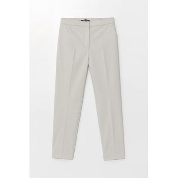 Pantaloni crop cu buzunare laterale