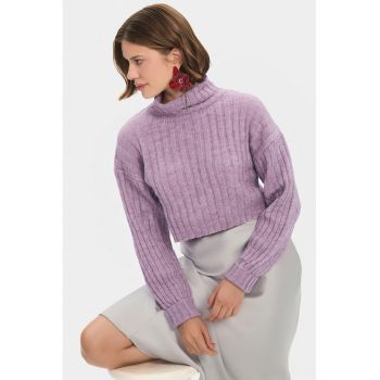 Pulover crop striat cu guler inalt