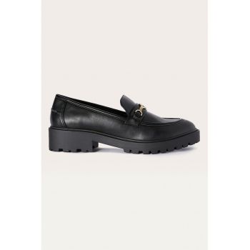 Pantofi loafer din piele ecologica cu lant decorativ