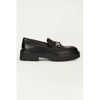 Pantofi loafer din piele ecologica cu lant decorativ