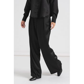 Pantaloni de satin cu croiala ampla