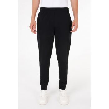 Pantaloni jogger uni cu croiala conica