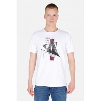 Tricou cu decolteu la baza gatului si imprimeu grafic