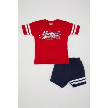 Set de tricou cu imprimeu si pantaloni scurti