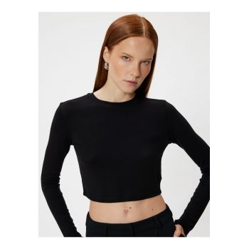 Bluza crop cu decolteu la baza gatului