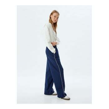 Pantaloni relaxed fit cu buzunare laterale