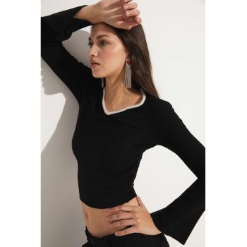 Pulover crop cu decolteu in V