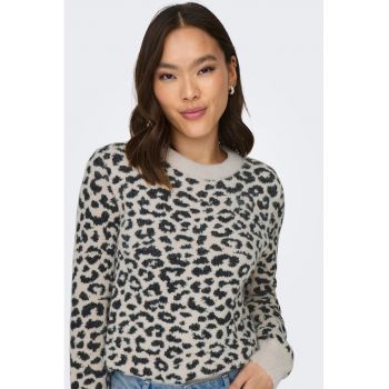 Pulover cu animal print si decolteu la baza gatului