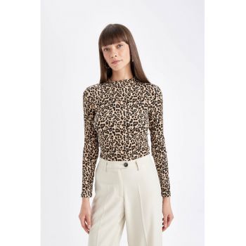 Bluza slim fit cu model cu animal print