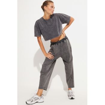 Pantaloni relaxed fit cu buzunare laterale