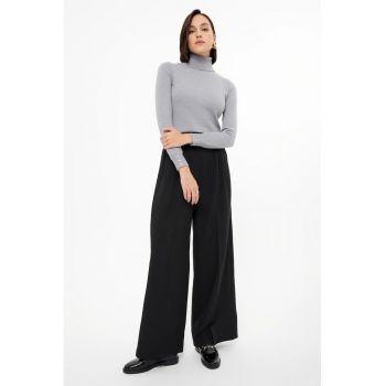 Pantaloni eleganti cu croiala ampla