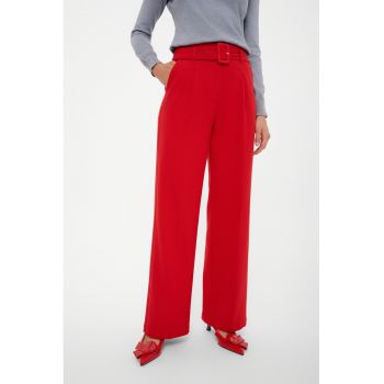 Pantaloni eleganti cu o curea