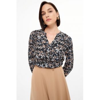 Bluza cu model si decolteu in V