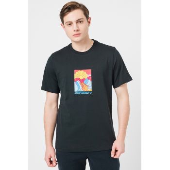 Tricou cu decolteu la baza gatului si imprimeu grafic