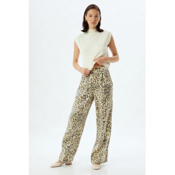 Pantaloni ampli cu animal print