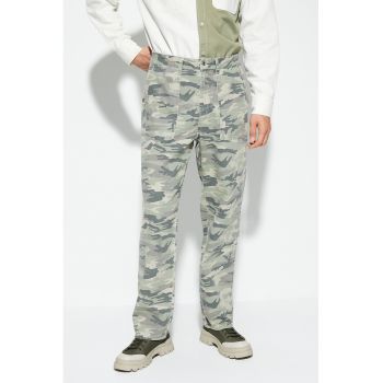 Pantaloni cu model camuflaj