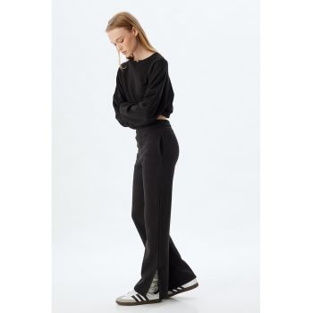 Pantaloni de trening ampli cu slituri laterale