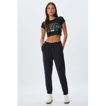 Pantaloni de trening conici cu talie medie