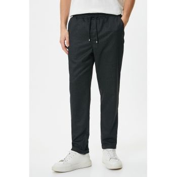 Pantaloni de trening cu snur de ajustare