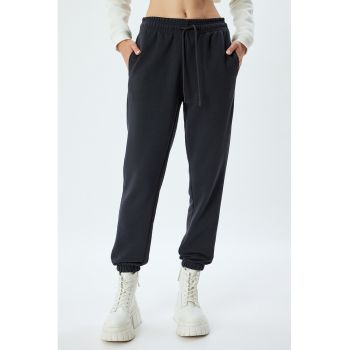 Pantaloni regular fit cu buzunare laterale