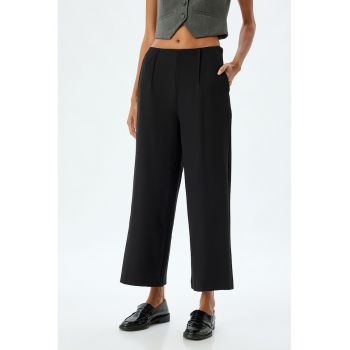 Pantaloni crop cu croiala ampla