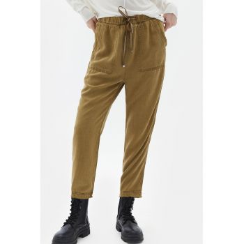 Pantaloni crop din amestec de lyocell cu croiala conica