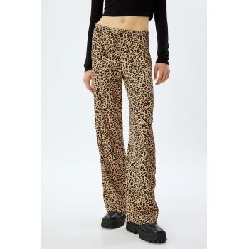 Pantaloni cu animal print si croiala ampla