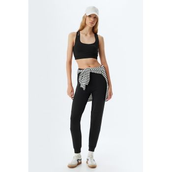 Pantaloni de trening crop conici