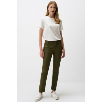 Pantaloni crop cu croiala slim-fit