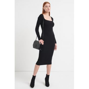 Rochie midi tricotata cu decolteu patrat