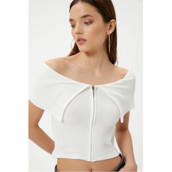 Bluza crop cu decolteu pe umeri