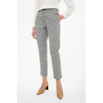 Pantaloni crop chino cu model in carouri