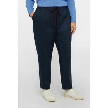 Pantaloni conici cu talie elastica