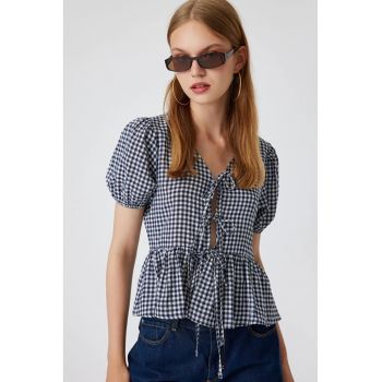 Bluza crop cu model gingham