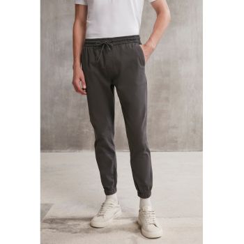 Pantaloni de trening cu buzunare laterale Jakob