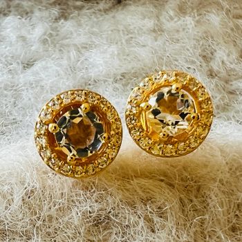 Cercei stud cuart, topaz alb 7 mm Vermeil