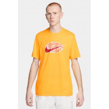 Tricou cu decolteu la baza gatului si imprimeu logo Swoosh