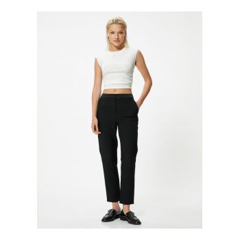 Pantaloni crop cambrati cu talie inalta